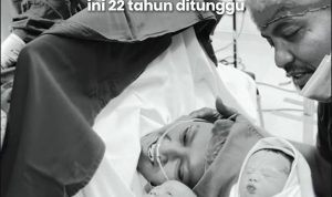 Pasutri dari Sumenep menyambut kelahiran bayi kembar setelah menanti 22 tahun (Foto: Dok. Istimewa)