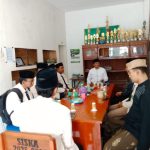 Foto : Penyerahan peserta PPL Universitas Annuqayah kepada pihak MTs Al-Karomah Talaga