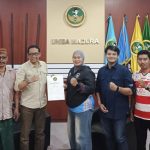 Foto bersama Pelatih baru tim bola voli UNIBA Madura bersama jajaran perwakilan kampus.